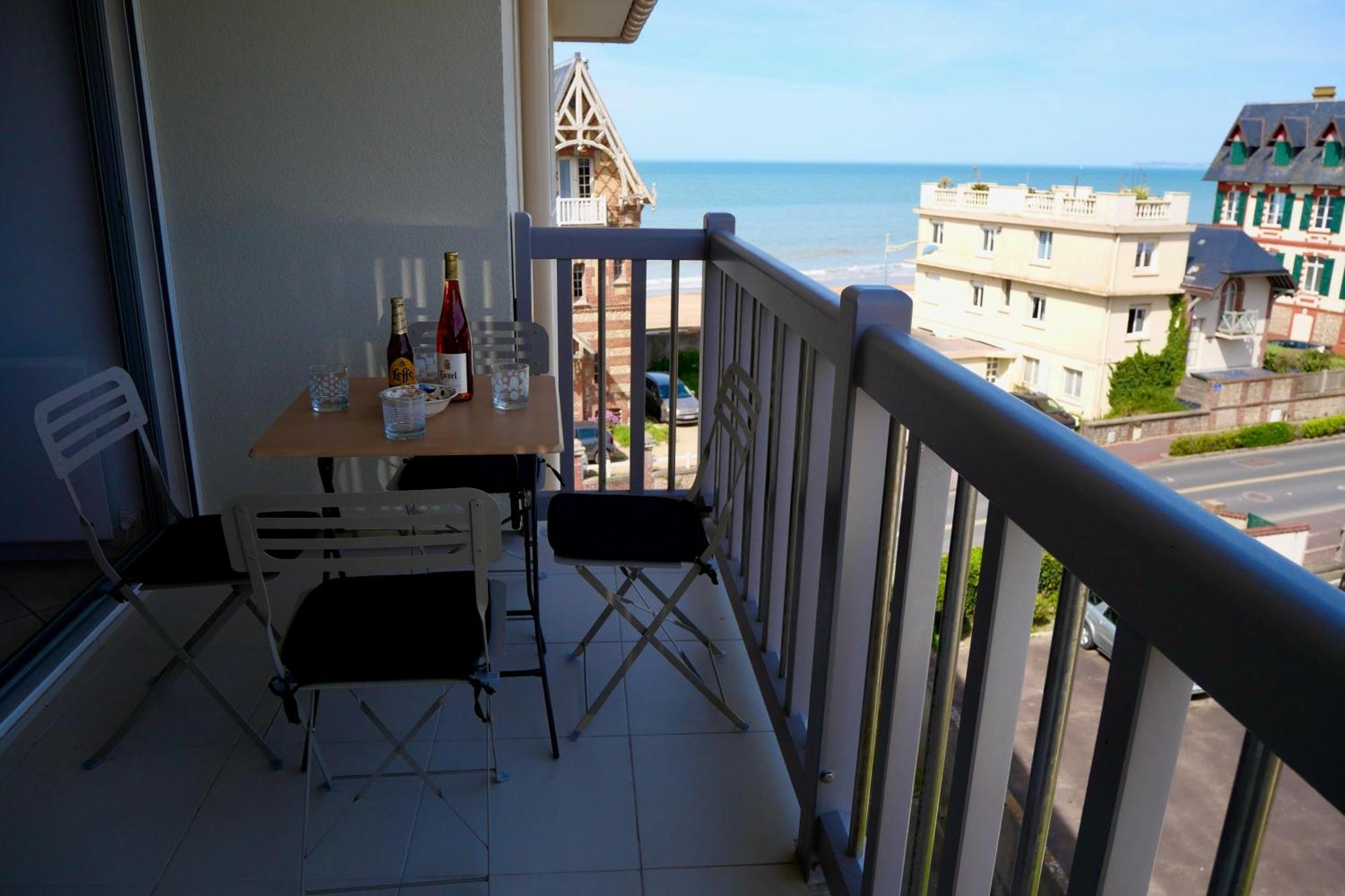 Appartement Vue Mer - 30 M De La Plage - 5 Minutes A Pied Du Centre Ville Et Du Casino Вилле-сюр-Мер Экстерьер фото
